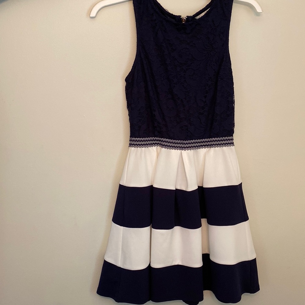 Size xs. Age 10-12. Navy & white stripe with lace bodice.